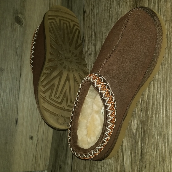Ugg slip ons !! SOLD!! - Picture 4 of 4
